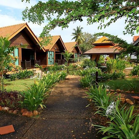 The Manor Beach Resort Besut Kampung Kuala Besut Exterior photo