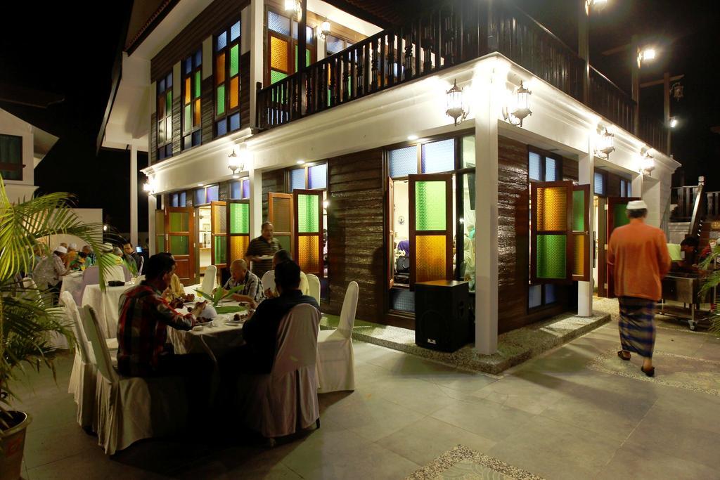 The Manor Beach Resort Besut Kampung Kuala Besut Exterior photo
