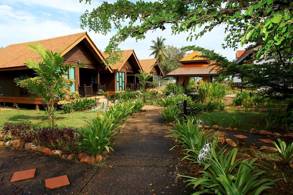 The Manor Beach Resort Besut Kampung Kuala Besut Exterior photo