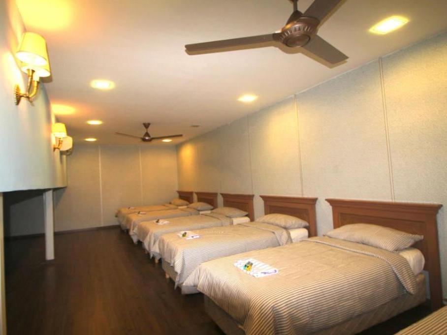 The Manor Beach Resort Besut Kampung Kuala Besut Exterior photo