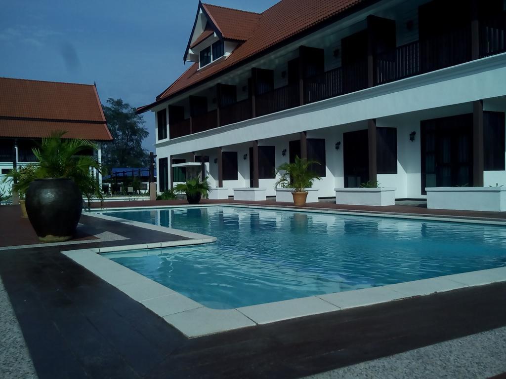 The Manor Beach Resort Besut Kampung Kuala Besut Exterior photo
